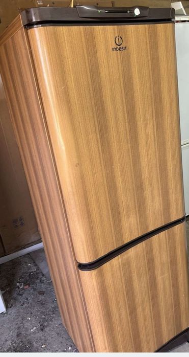 Холодильник Indesit