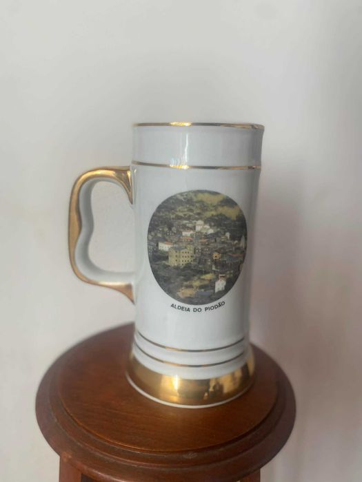 Coisas antigas,quadros cadieiros e vasos