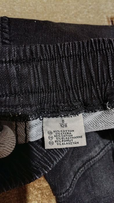 Продам джинсы- джогеры на мальчика.
