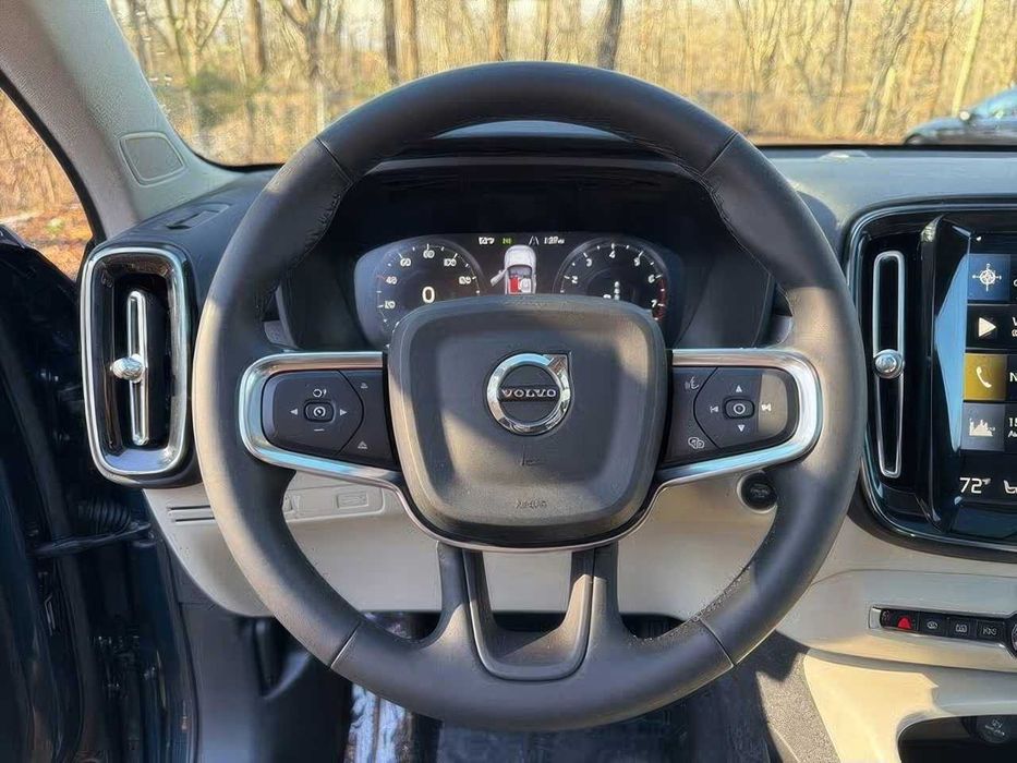 Volvo XC 40      2021