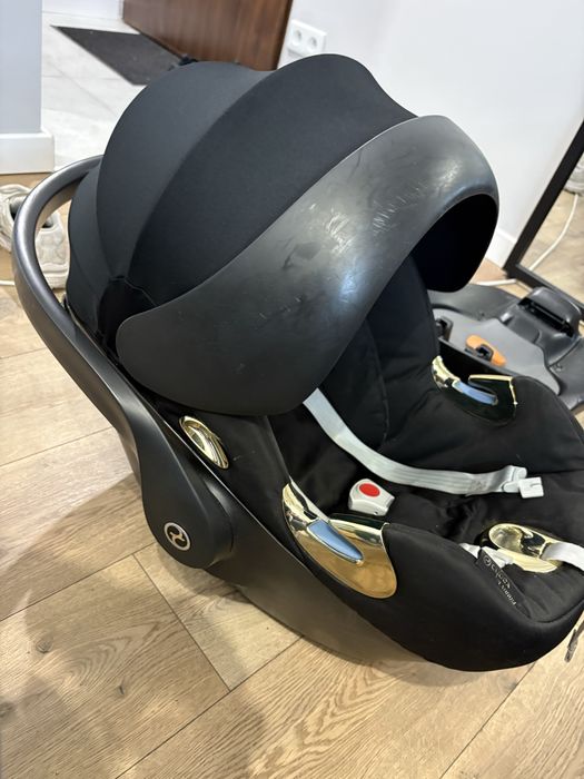 Nosidelko z baza do auta