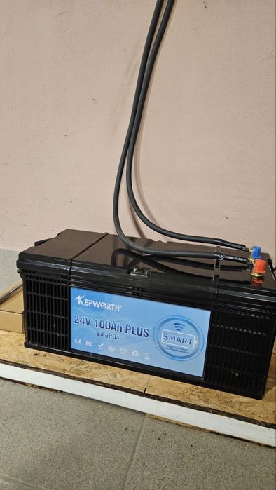 Аккумуляторная батарея  плюс Инвертор Qoltec 2,5квт