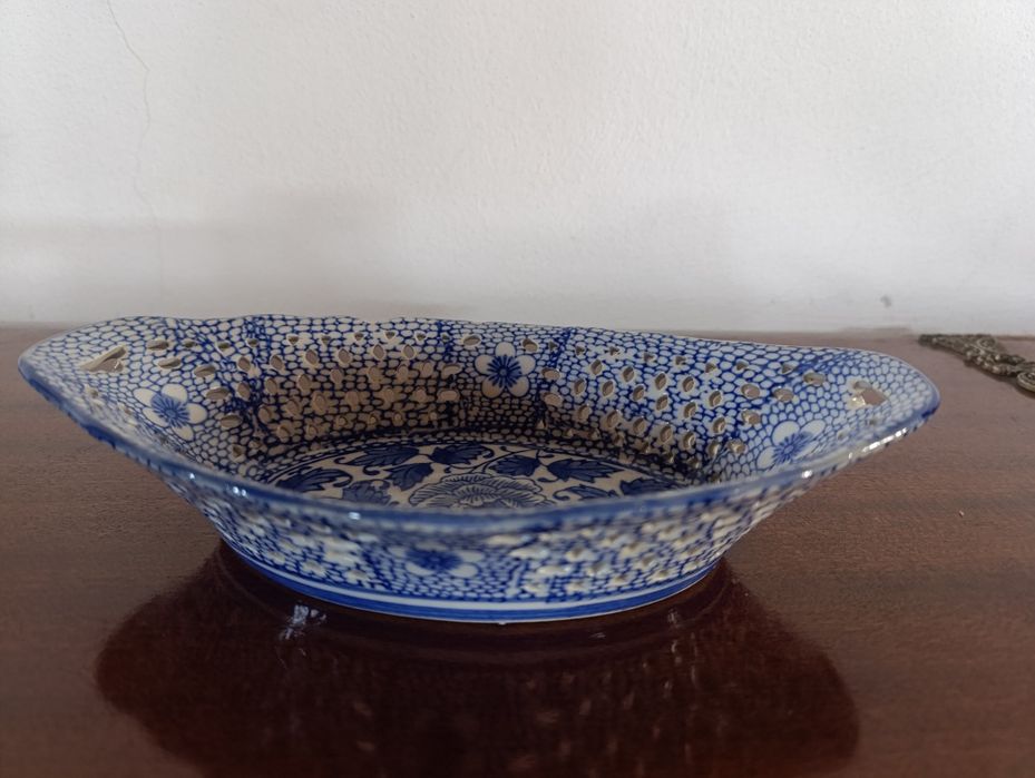 Travessa de porcelana pintada á mão