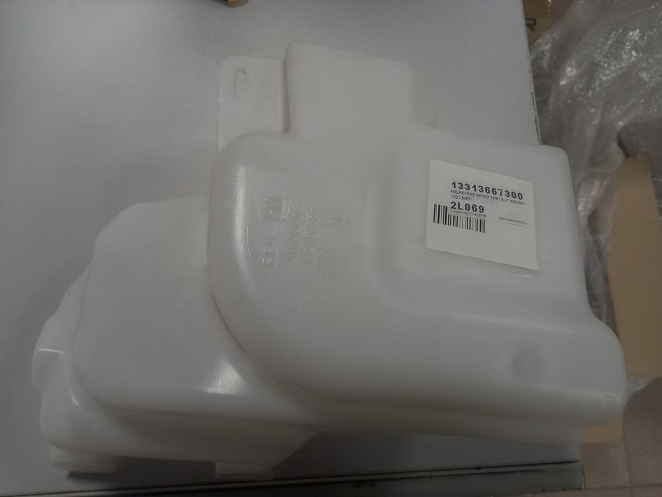 Бак для омивача на opel insignia