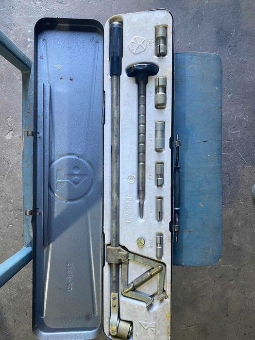 Знімач клапанів.