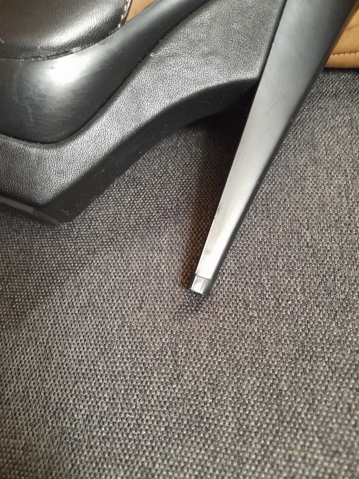 Сапожки на каблуке 35 р.