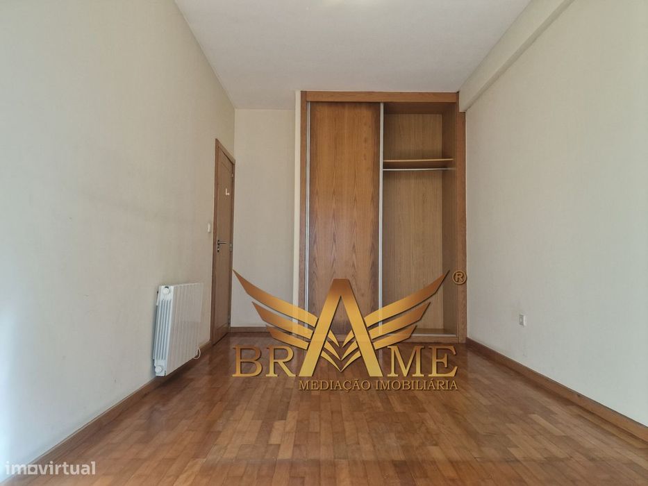 Apartamento T2 Com Lugar De Garagem | Rua Da Constituição - Porto
