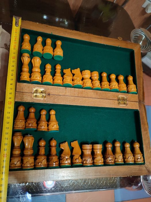 Игровой набор деревянные резные с утяжелителями Шахматы 35х35 см.