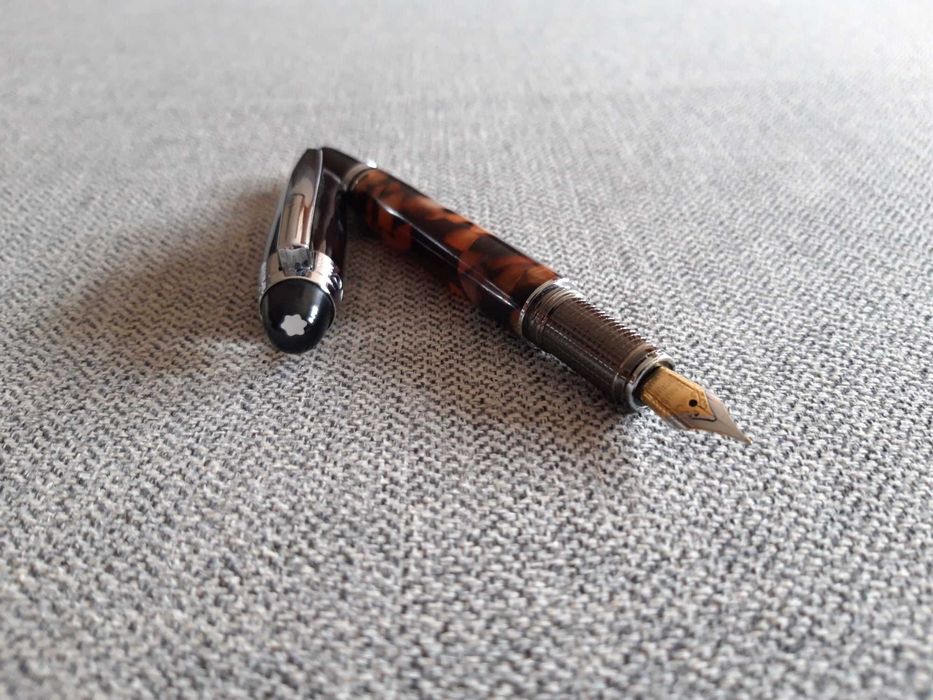 Caneta de tinta permanente MONTBLANC