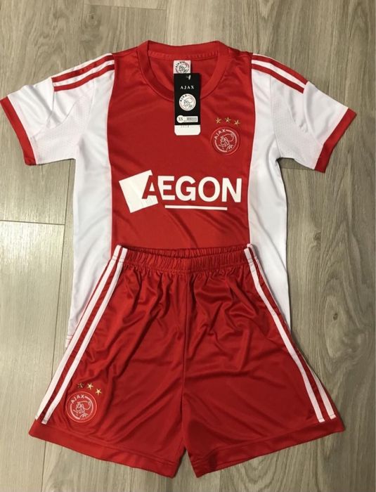 Розпродаж футбольних форм