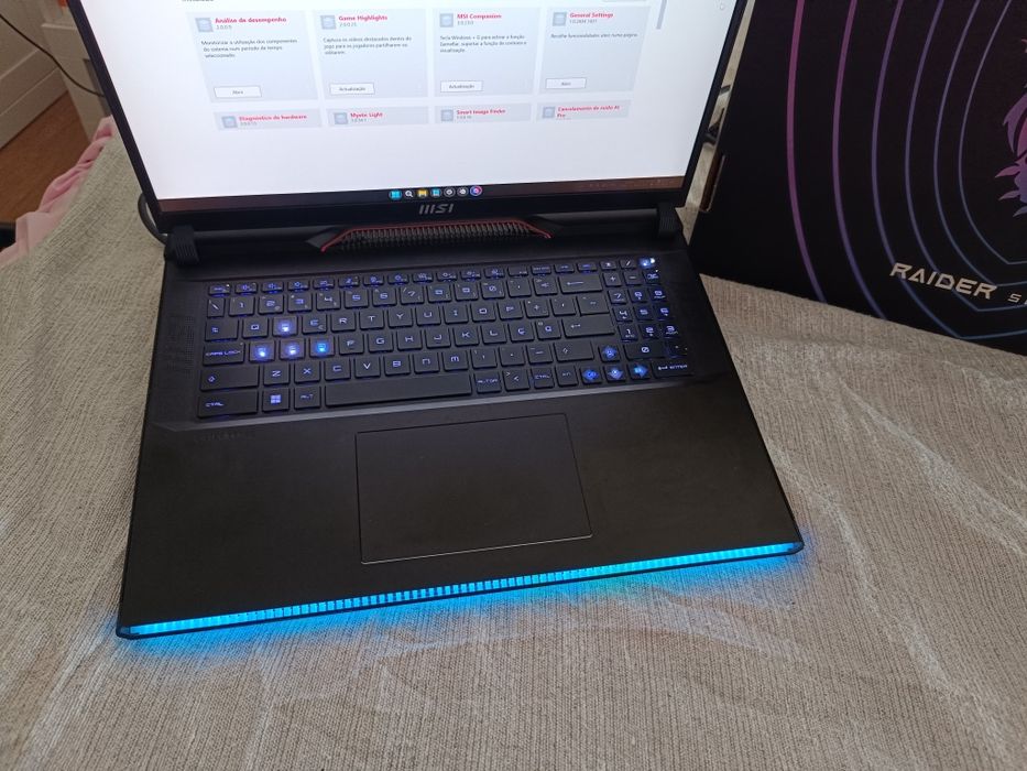 Portátil Gaming MSI Raider GE78HX 13VH i7 de 13a Geração, NVIDIA 4080 + Oferta