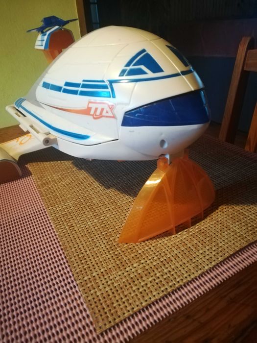 Statek MILESA Z figurkami