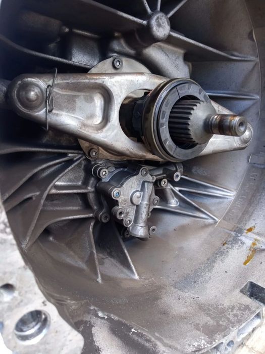 Caixa de velocidades manual BMW 520D F10 e 320D F30 184cv REF: HD7