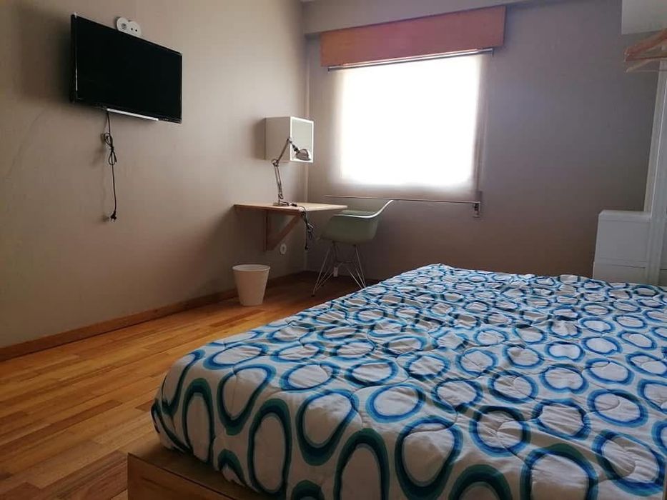 Alugo quarto, espaçoso a estudante