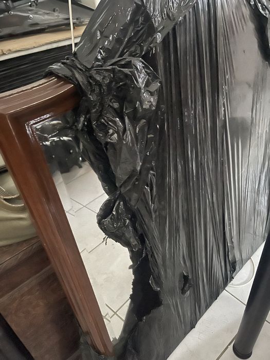 Vendo mobilia de quarto de mogno e raiz de nogueira.