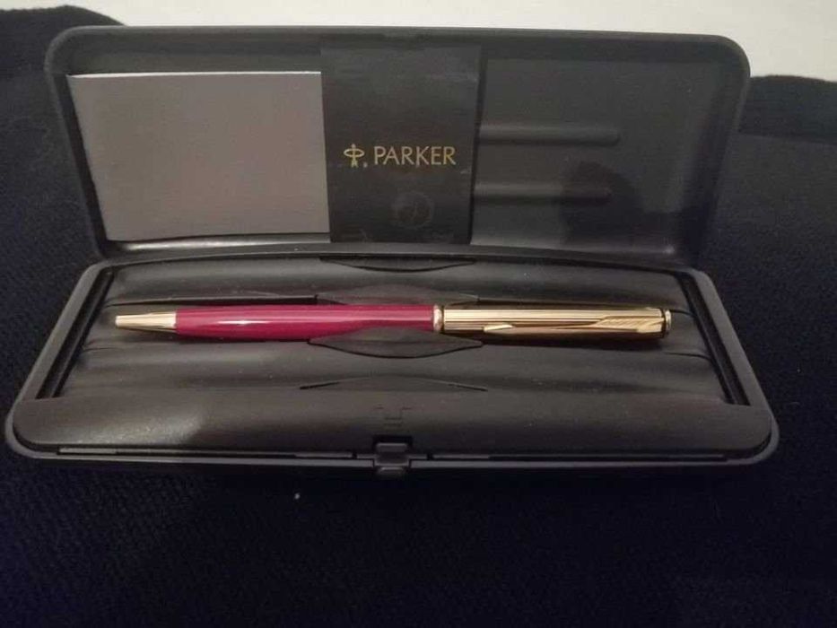 Caneta Parker em ouro lacada a vermelho de Colecção