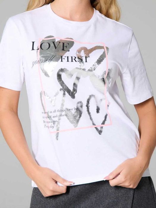 biały t-shirt z nadrukiem Sinsay