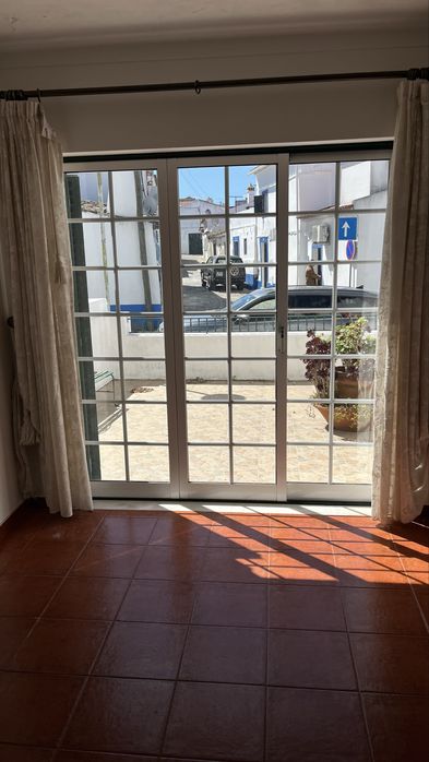 Moradia t4 com cave R/C 1 andar