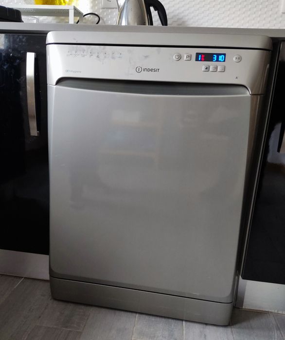 Máquina de lavar loiça INDESIT