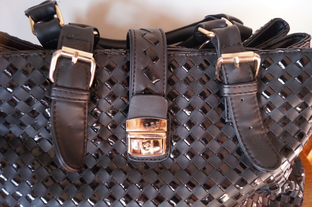 Mala preta com 3 divisões