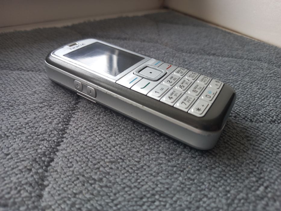 Мобильный телефон Nokia 6070