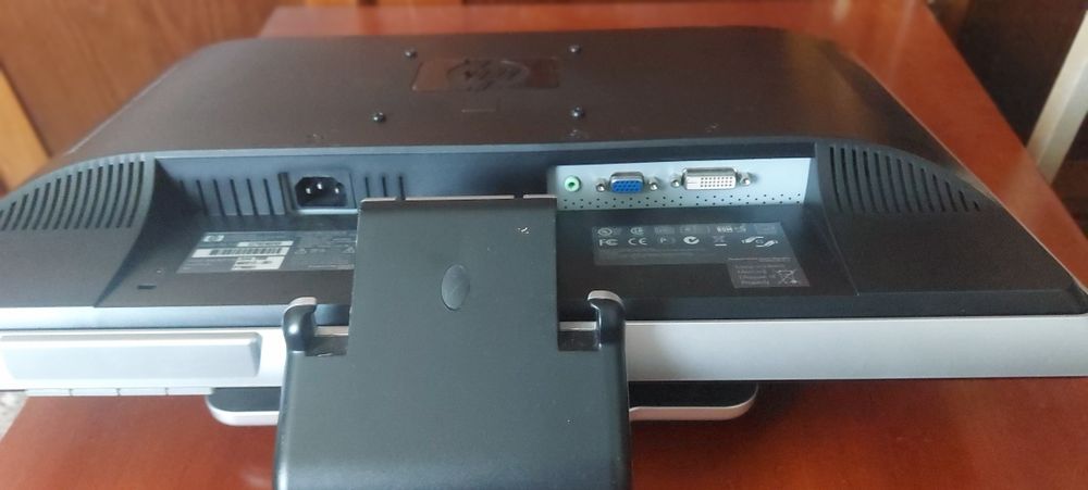 Monitor HP w2216 21'