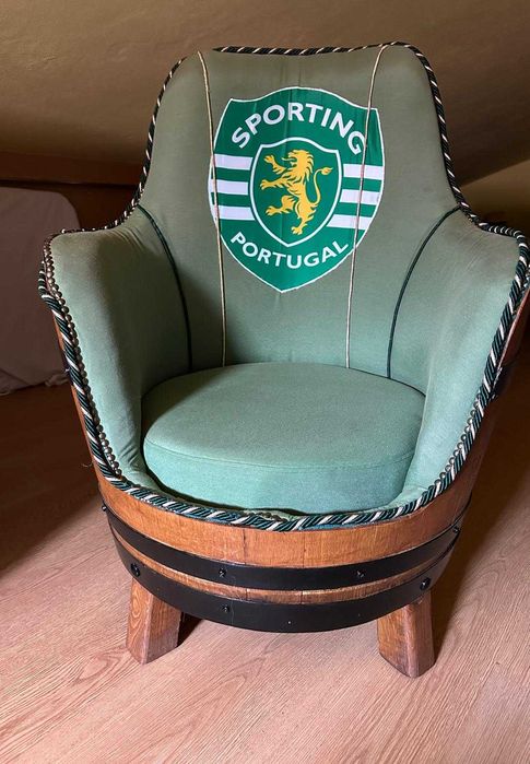Poltrona em pipo de madeira do SPORTING e BENFICA