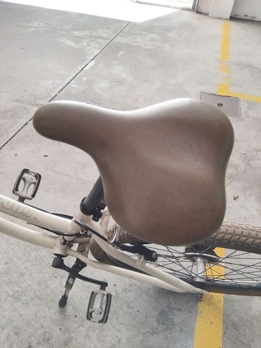 Bicicleta berg punhos de couro