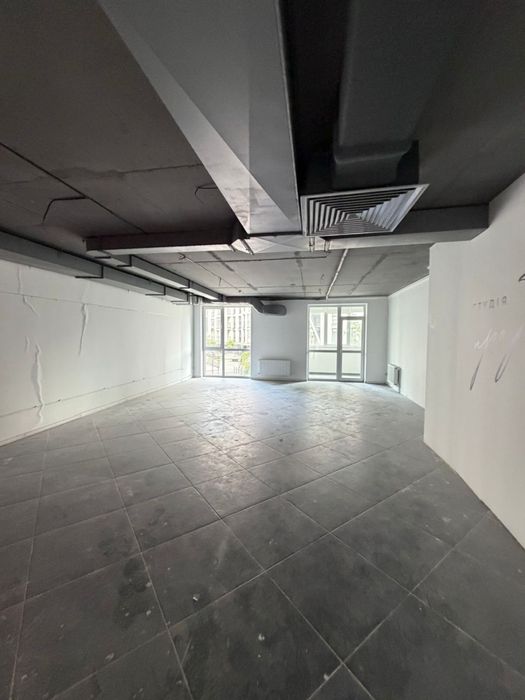 Продаж фасадного комерційного приміщення 118 м² у ЖК Кінескоп Львів