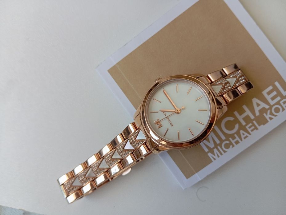 Nowy damski zegarek Michael Kors model 6674
Różowe złoto