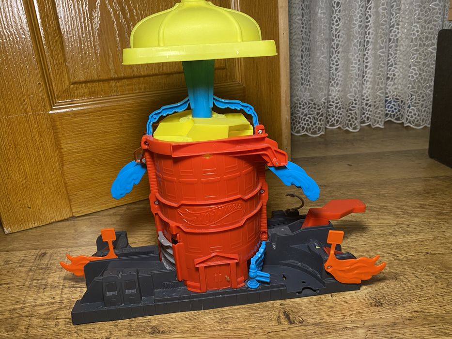 Ігровий набір Hot Wheels City Пожежна суперстанція Оригінал