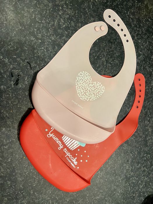 2x śliniak silikonowy canpol stan idealny