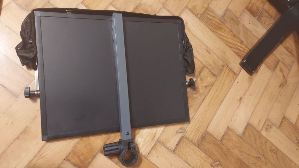 Półka boczna z parawanem