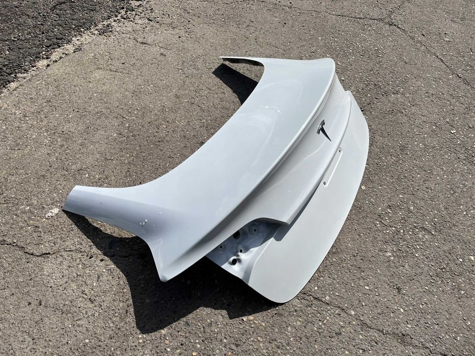 Tesla Model 3 кришка багажника ляда рест дорест
