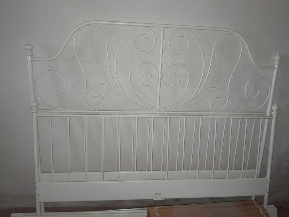 Cama de casal em ferro