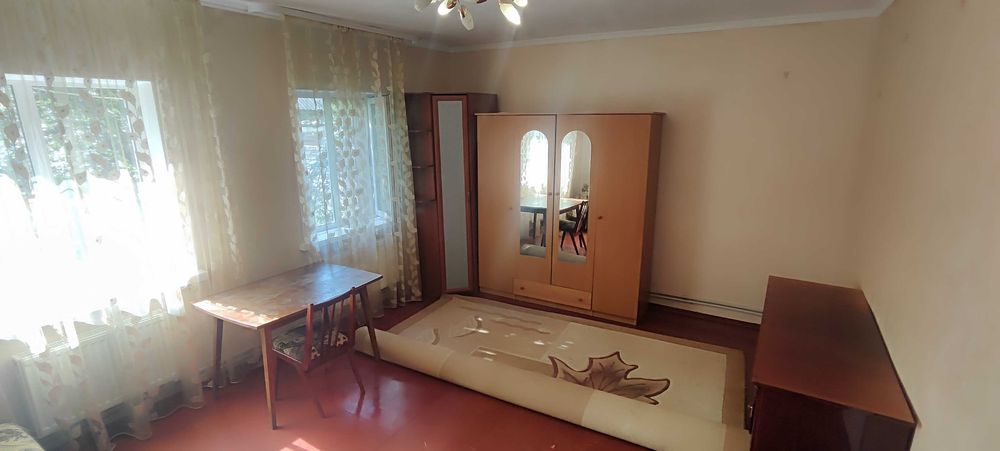 Продається одноповерховий цегляний будинок земельною ділянкою