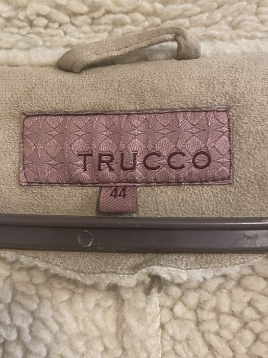 Casaco em eco pele e pelo interior