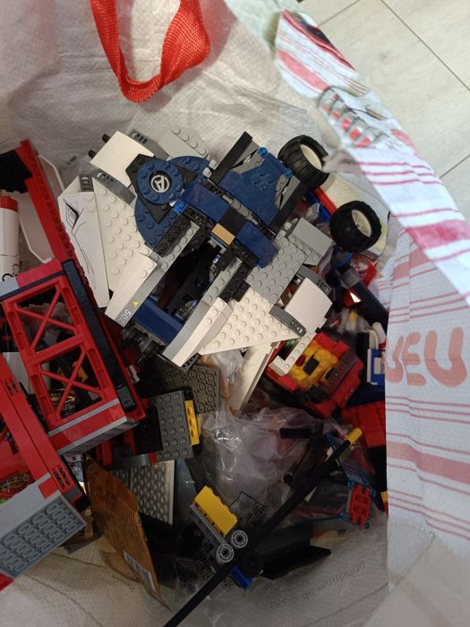 Lote LEGO 2.7kg - Space Centre + Monster Fighters Hearse + 2 Saquetas S10