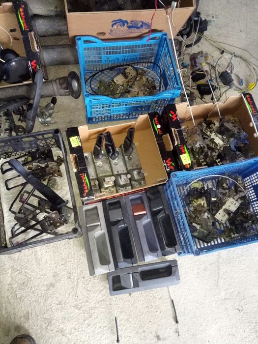 Замок двeри двeрки капота ручка sprinter 903 lt