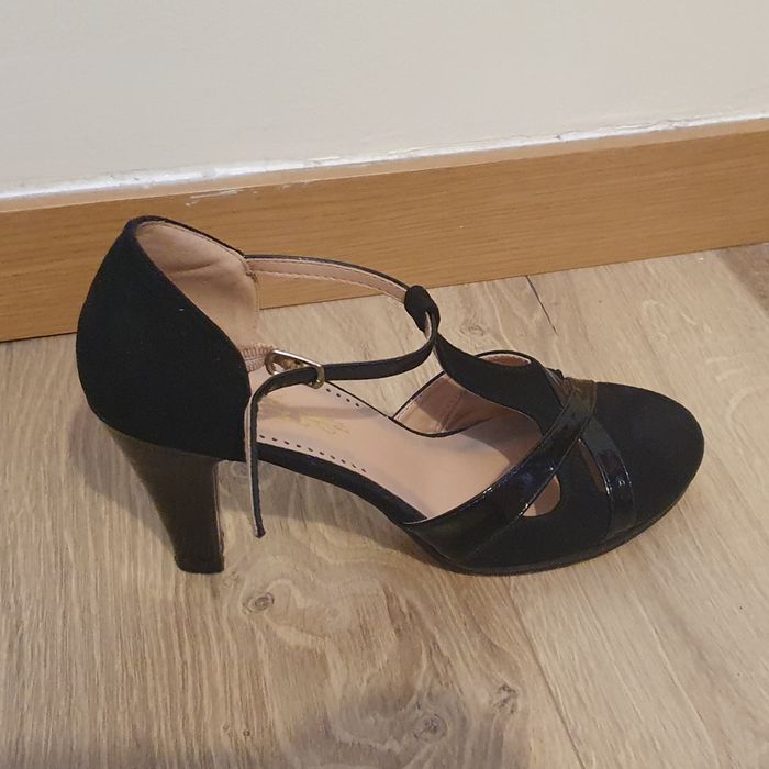 Sandálias pretas cerimónia