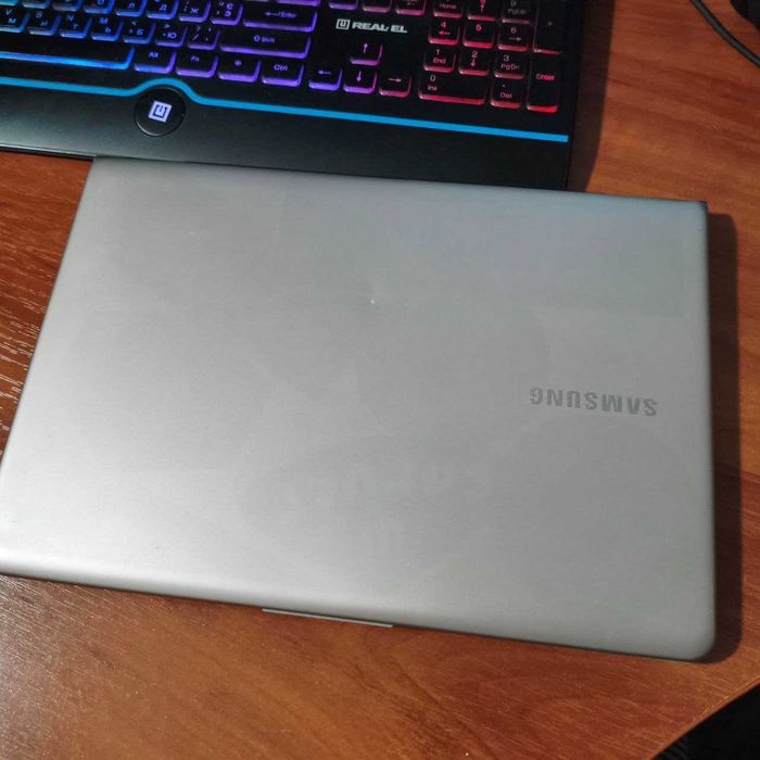 Ультрабук Samsung/ i5 / 120 ssd / 8gb ddr3/ akb 49%