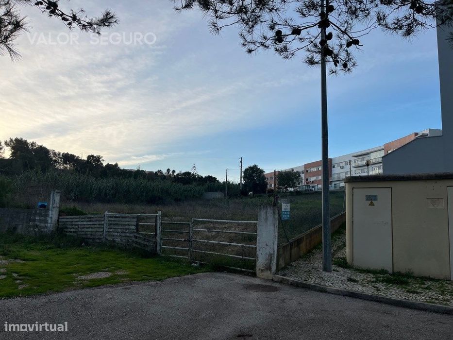 Terreno urbano para construção de 2 prédios em Arcena