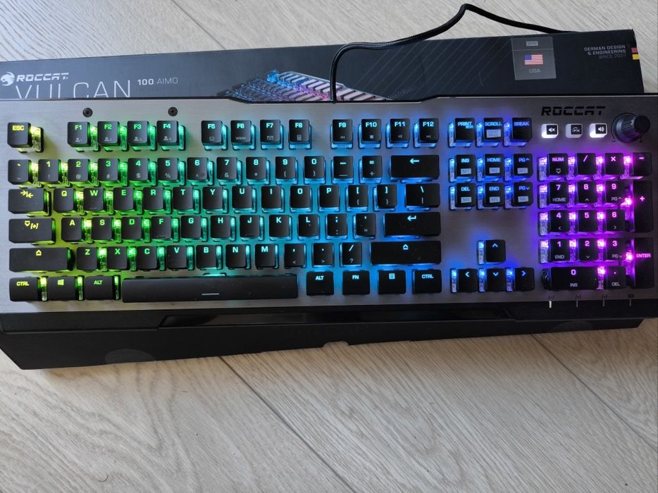 Klawiatura mechaniczna RGB Roccat Vulcan 100 AIMO