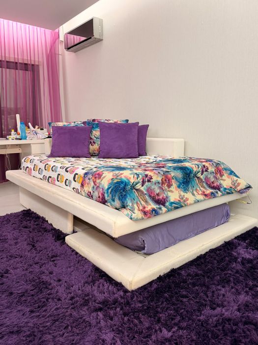 Cama de corpo e meio com dois cochões