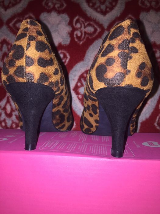 Sapatos Blanco leopardo e preto