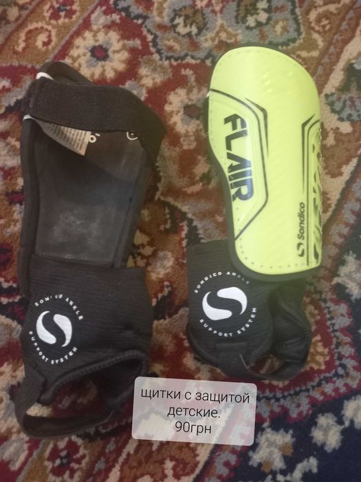 Брендовые бутсы и щитки .Камфорт при тренировке .Футбол