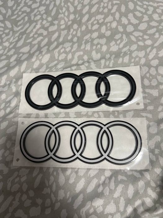 Оригінальний значок шильдик емблема AUDI