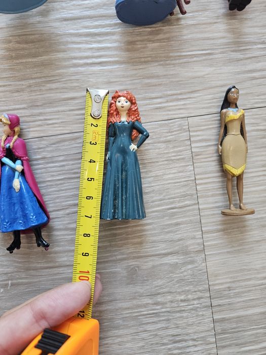 18 Figuras de princesas/príncipes Disney
