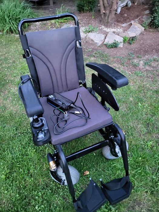 Wózek inwalidzki elektryczny Vitea Care Limber W1018 – Stan IDEALNY (Jak Nowy)