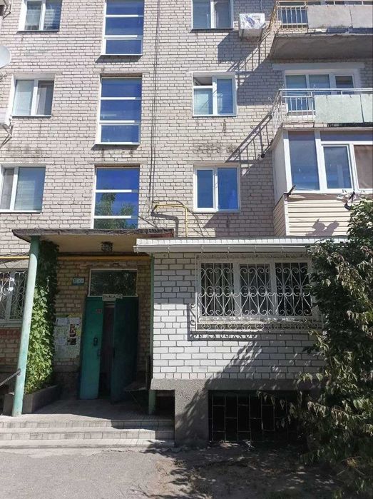 Продам 2 к. из. с видом на Днепр.